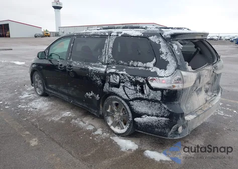 2011 Toyota Sienna Sport z USA, uszkodzony, nr VIN 5TDXK3DC2BS137357